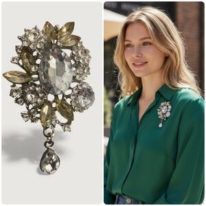 Elegant Crystal Brooch fashion statement